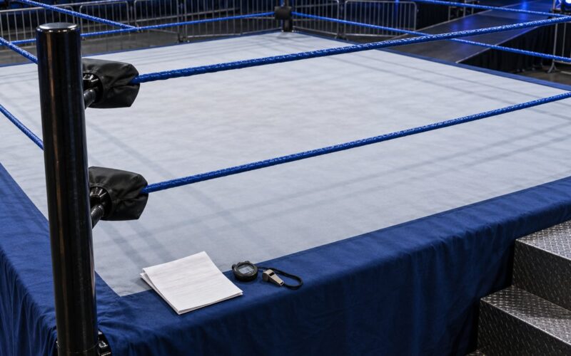 How Wrestlers Communicate in the Ring Without the Crowd Hearing 2026